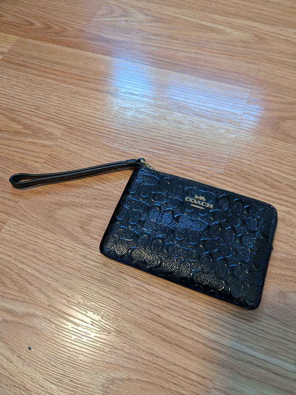 NWOT Coach Black Signature Debossed Patent Leather Corner Zip Wristlet